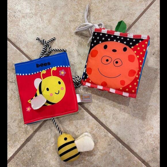 2 Hanging Soft Cloth Baby Books Double Sided For Infant Crib Sensory Development - Picture 3 of 5